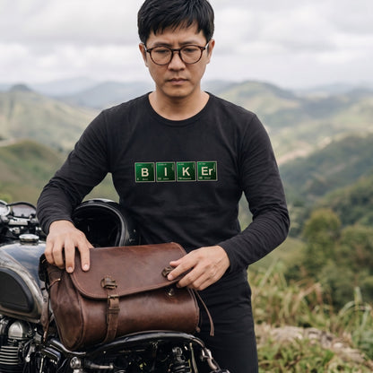 BIKER CHEMISTRY | 周期表 パロディ バイク ライダー 英字 ロゴ 長袖Tシャツ【バイク好き・ツーリングウェア・普段着・プレゼントに最適】