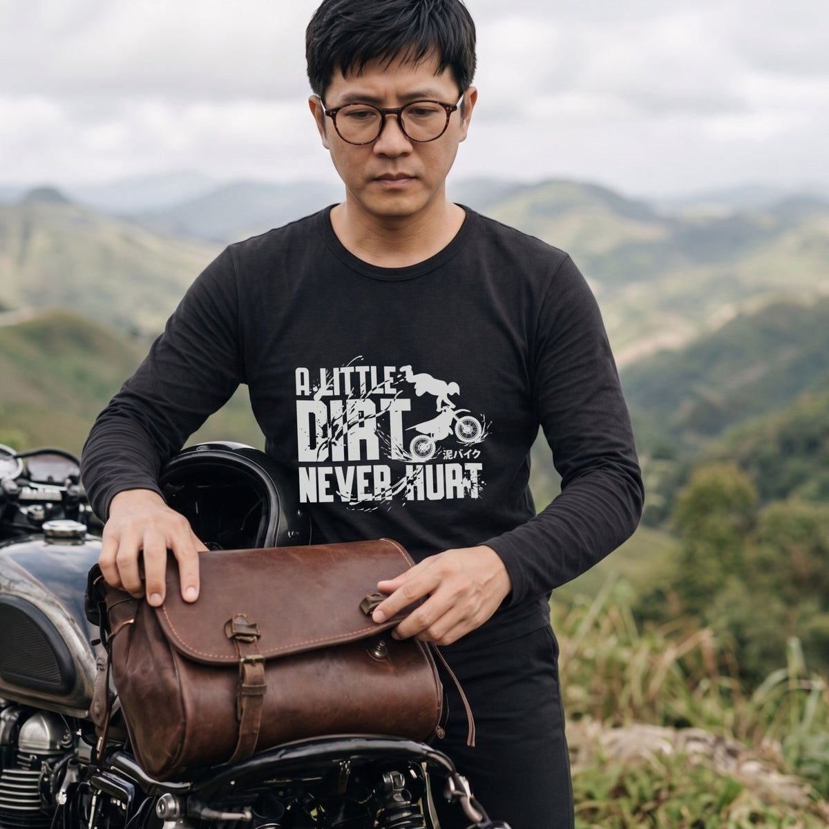 モトクロス オフロード バイク ロンT A LITTLE DIRT NEVER HURT 泥バイク 長袖 Tシャツ エンデューロ 林道 メンズ レディース バイク乗り ライダー ツーリング 服 ギフト