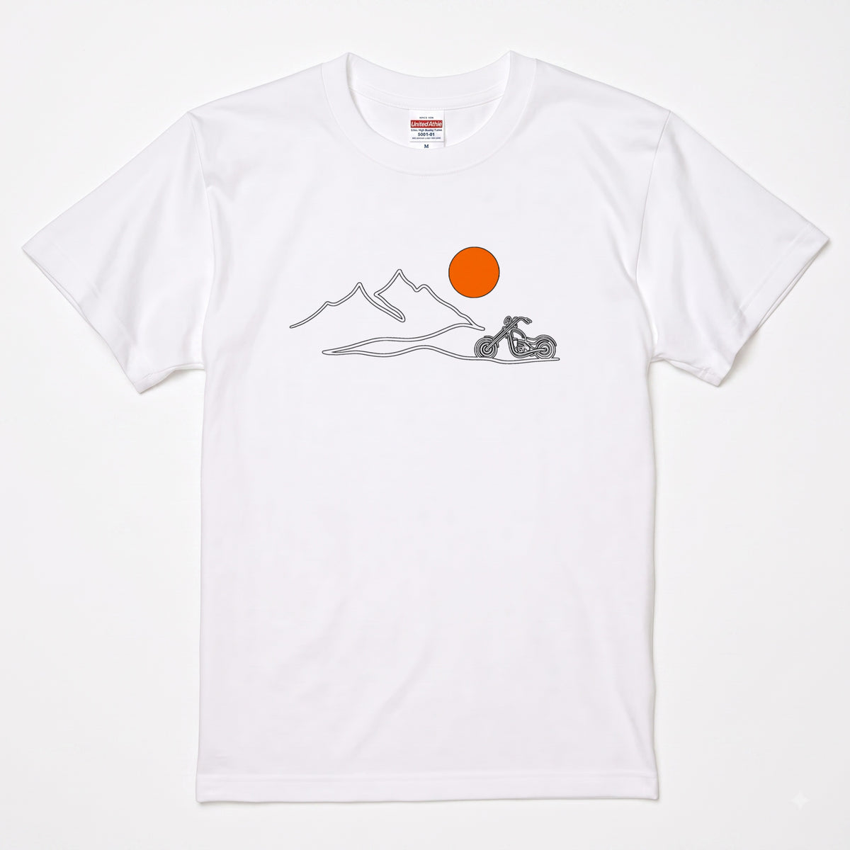 山脈と夕日バイク ミニマルデザインTシャツ | RIDERSMODE