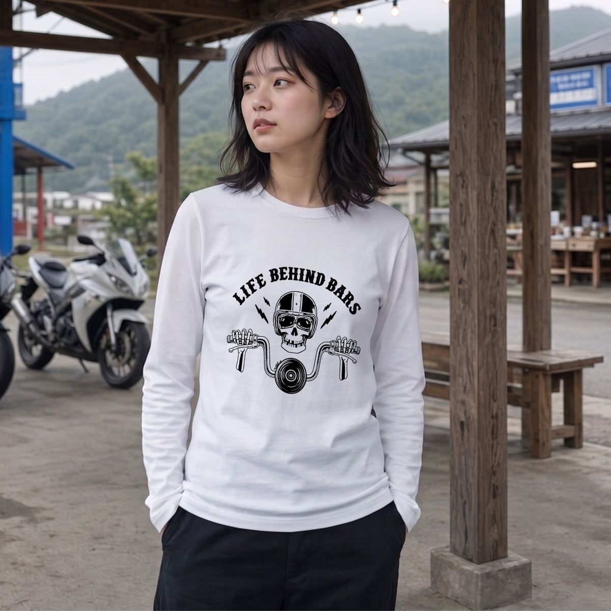 LIFE BEHIND BARS | スカル ライダー チョッパー ハンドル ヴィンテージ風 ロック グラフィック 長袖Tシャツ【バイク雑貨・ツーリング・カジュアル・ギフトに最適】