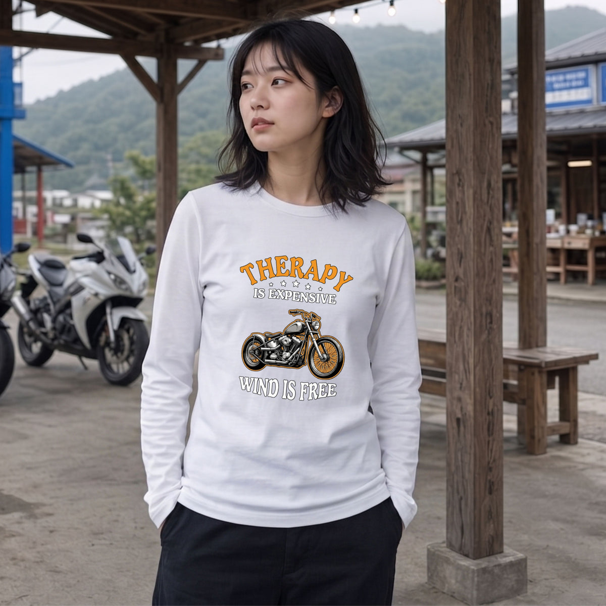 WIND IS FREE | モーターサイクル レトロ イラスト 英字ロゴ 長袖Tシャツ【バイク男子・バイク女子・ストリート・ギフト】