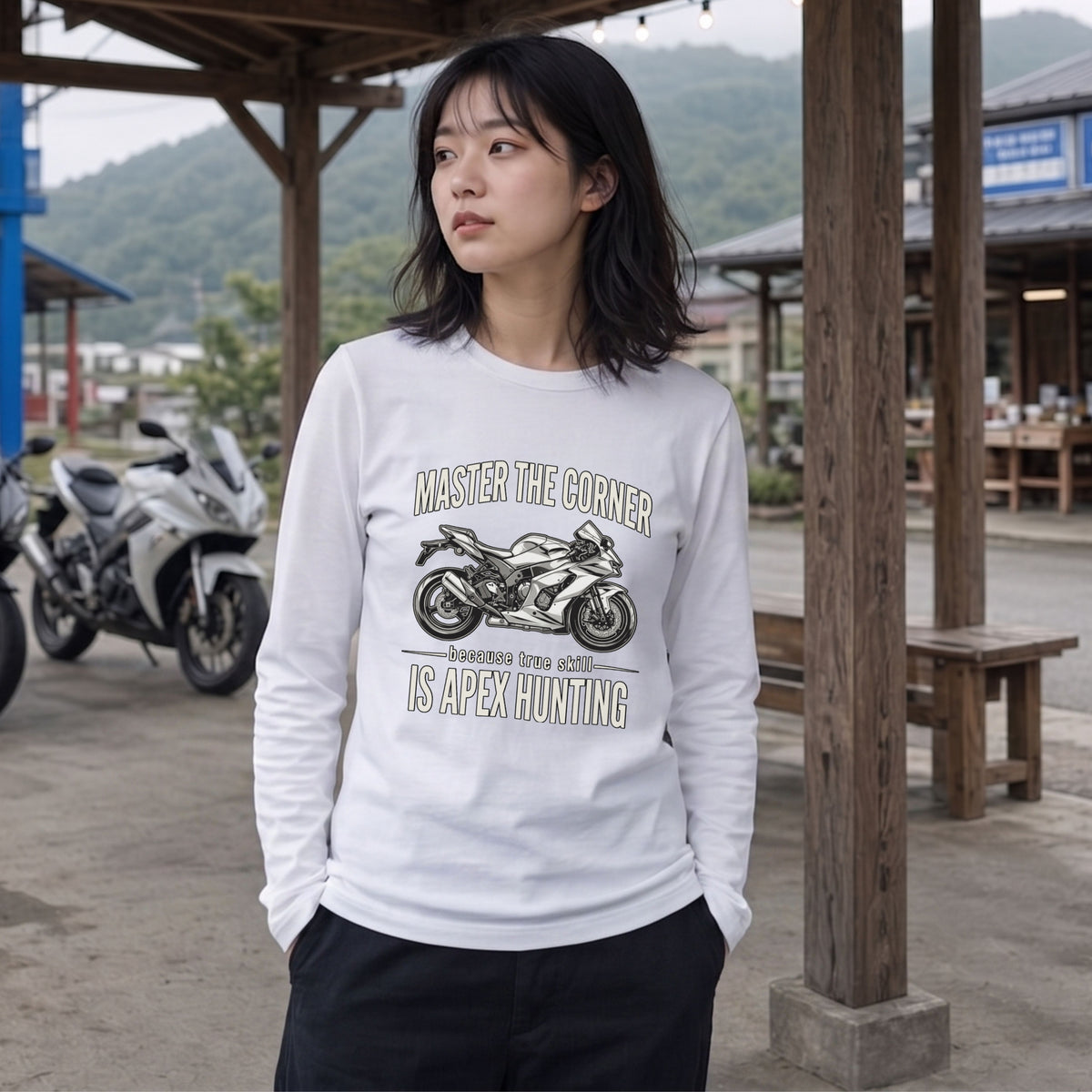 MASTER THE CORNER | モーターサイクル レーサー イラスト 英字ロゴ 長袖Tシャツ【バイク男子・バイク女子・ストリート・ギフト】