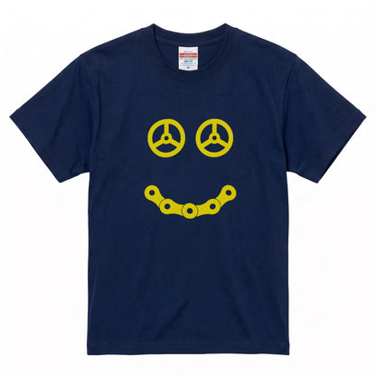 STEERING SMILE | 黄色 スマイル カーステアリング チェーン ミニマル グラフィック Tシャツ【バイク雑貨・普段着・メンズ・オシャレ・ギフトに最適】