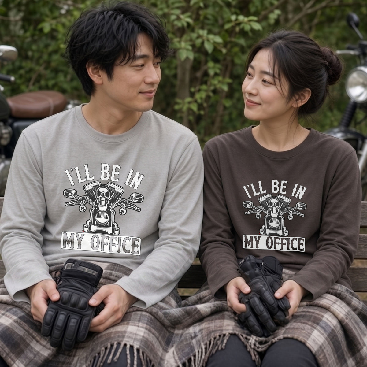 バイク おもしろ ロンT I'LL BE IN MY OFFICE Vツイン エンジン アメリカン クルーザー 長袖 Tシャツ メッセージ メンズ レディース バイク乗り ライダー ツーリング 服 ギフト