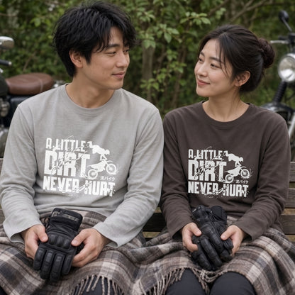 モトクロス オフロード バイク ロンT A LITTLE DIRT NEVER HURT 泥バイク 長袖 Tシャツ エンデューロ 林道 メンズ レディース バイク乗り ライダー ツーリング 服 ギフト