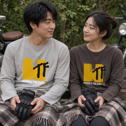 WHERE'S THE FUEL? | アメリカン レトロ ポップ おもしろ 英字 ロゴ 長袖Tシャツ【バイク乗り・ドライブ・部屋着・プレゼントに最適】