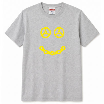 STEERING SMILE | 黄色 スマイル カーステアリング チェーン ミニマル グラフィック Tシャツ【バイク雑貨・普段着・メンズ・オシャレ・ギフトに最適】