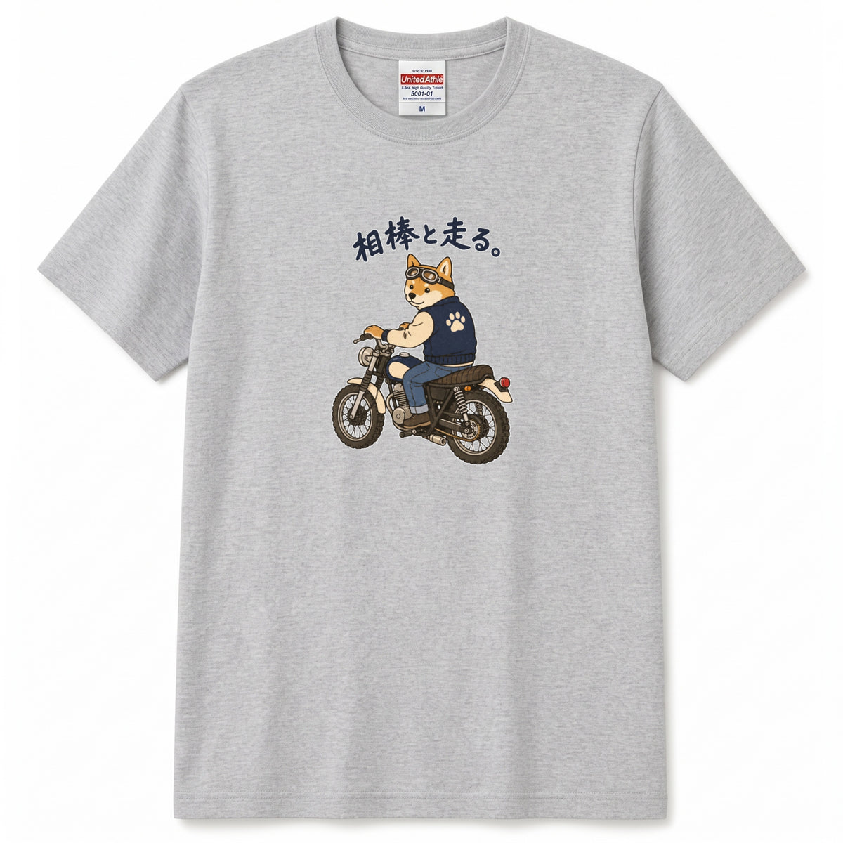 RIDE WITH SHIBA | 柴犬 ライダー ヴィンテージバイク グラフィック カジュアル Tシャツ【バイカーファッション・普段着・キャンプ・ユニセックス・ギフトに最適】