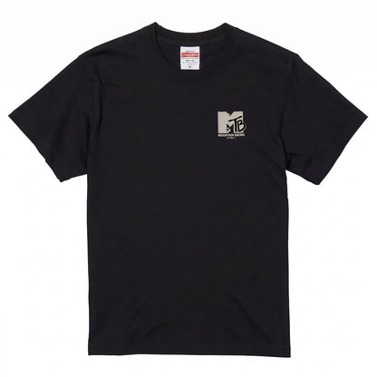 MOUNTAIN BIKING | ワンポイント レトロロゴ MTB 自転車男子 ストリート グラフィック Tシャツ【サイクルウェア・普段着・ツーリング・ユニセックス・ギフトに最適】