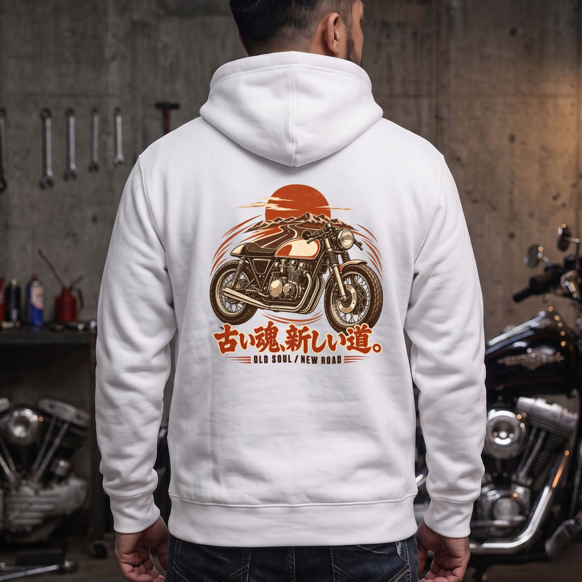 古い魂、新しい道。 バイク パーカー ｜バックプリント