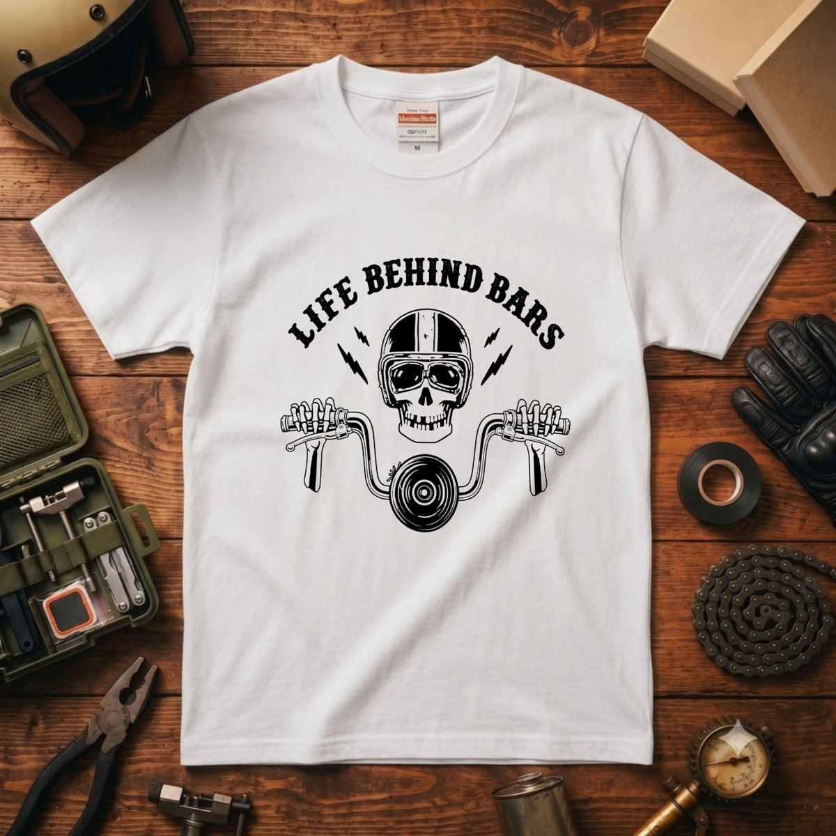 LIFE BEHIND BARS | レトロ スカル ハンドルバー ライダース Tシャツ【バイク乗りの日常・カスタム・オシャレ・ギフトに最適】