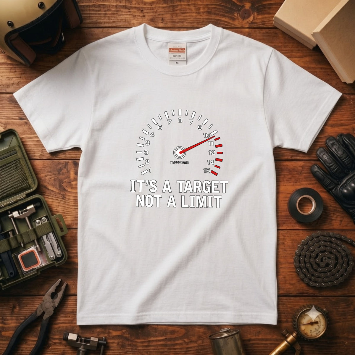IT'S A TARGET | バイク メーター レッドゾーン グラフィック Tシャツ【バイク乗りの日常・ワインディング・オシャレ・ギフトに最適】