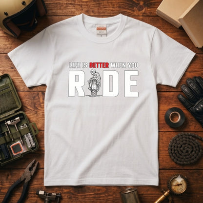 WHEN YOU RIDE | バイクライフ スタイリッシュ タイポグラフィ グラフィック Tシャツ【バイク乗りの日常・ツーリング・オシャレ・ギフトに最適】